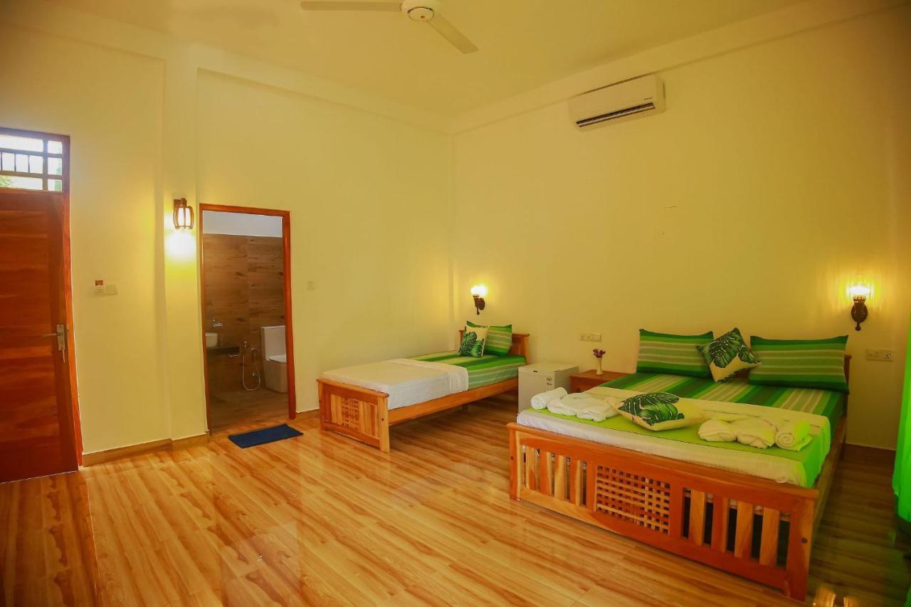 Yala Safari River View Hotel 티사마하라마 외부 사진