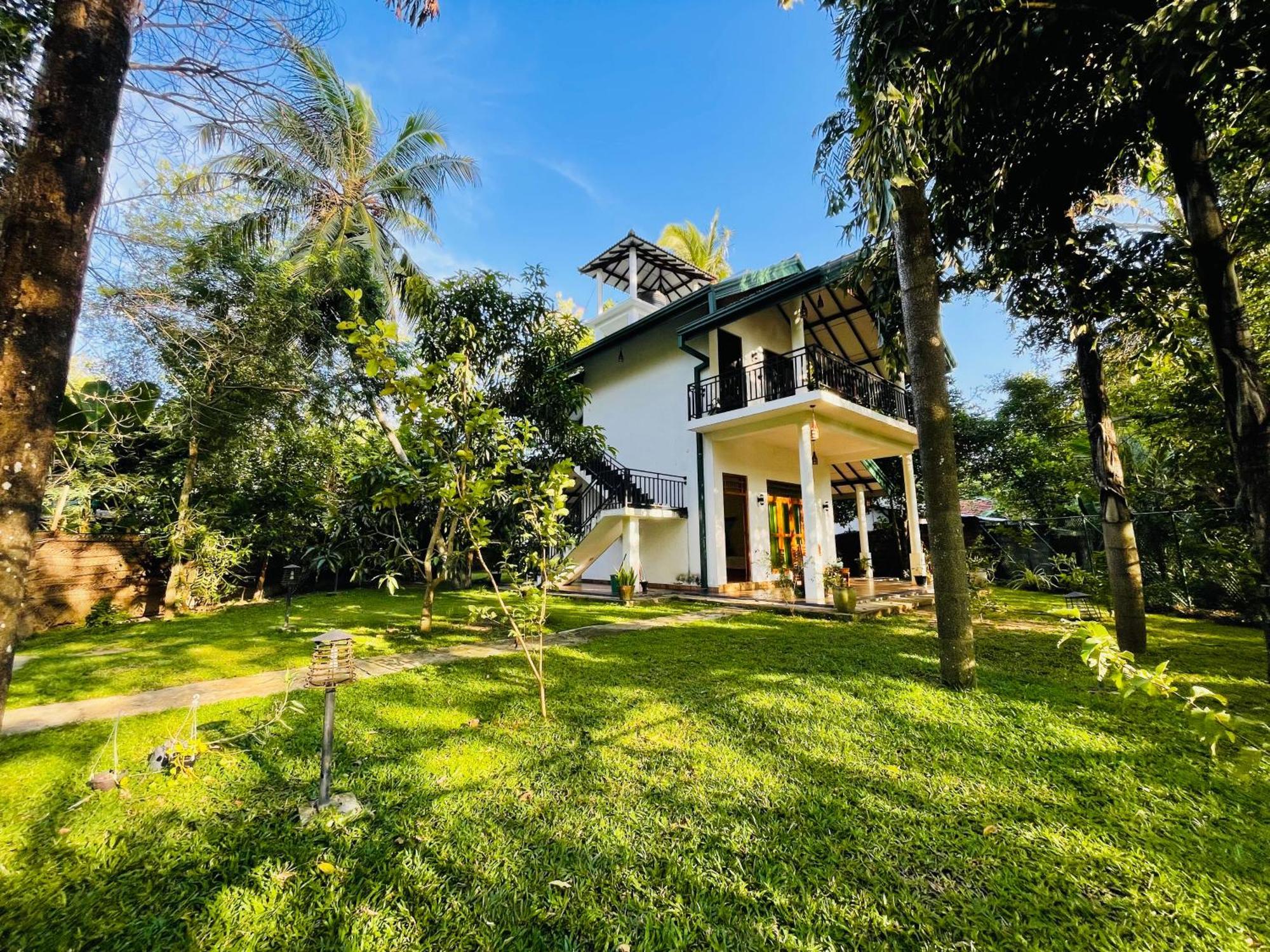 Yala Safari River View Hotel 티사마하라마 외부 사진
