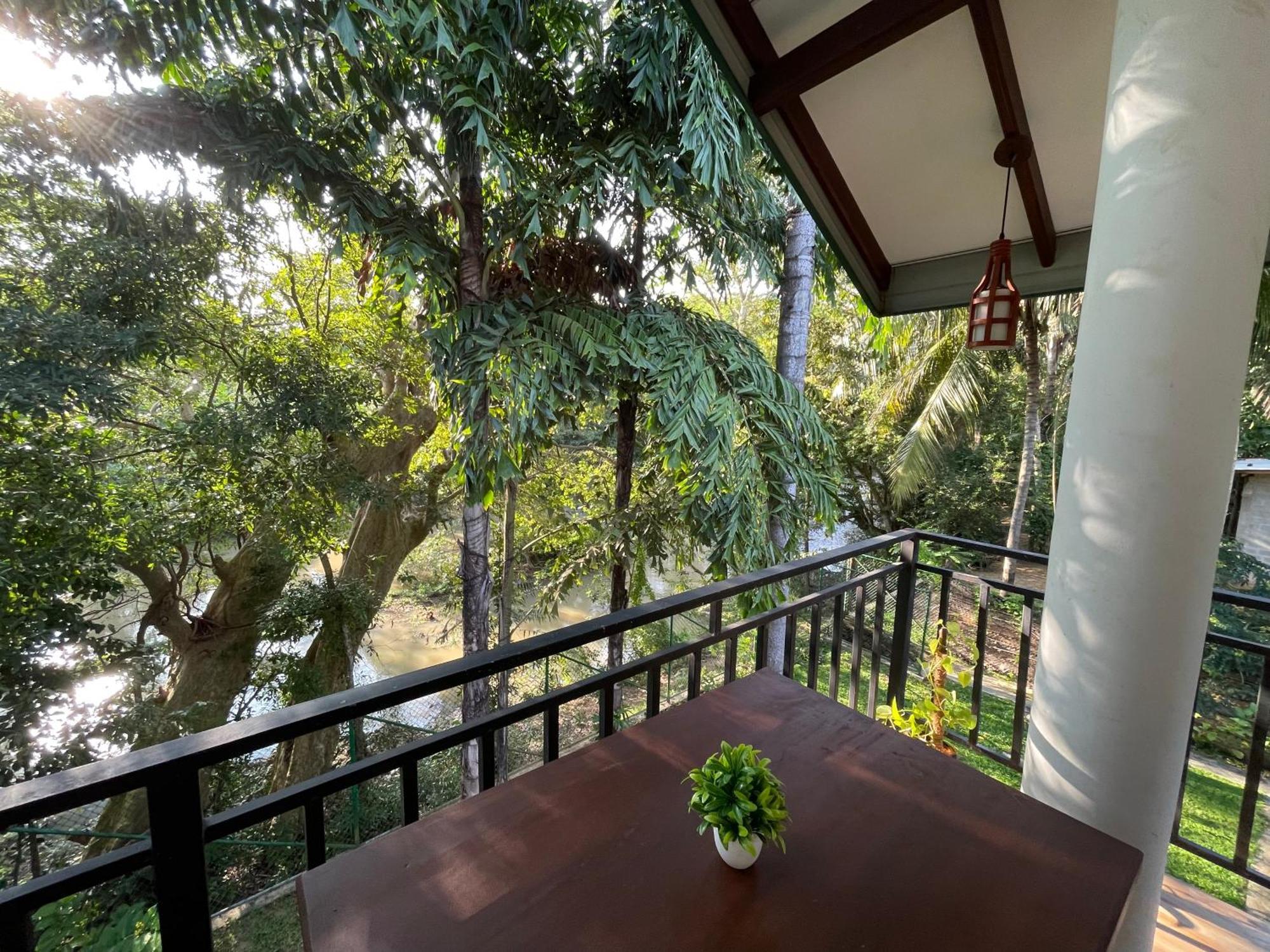 Yala Safari River View Hotel 티사마하라마 외부 사진