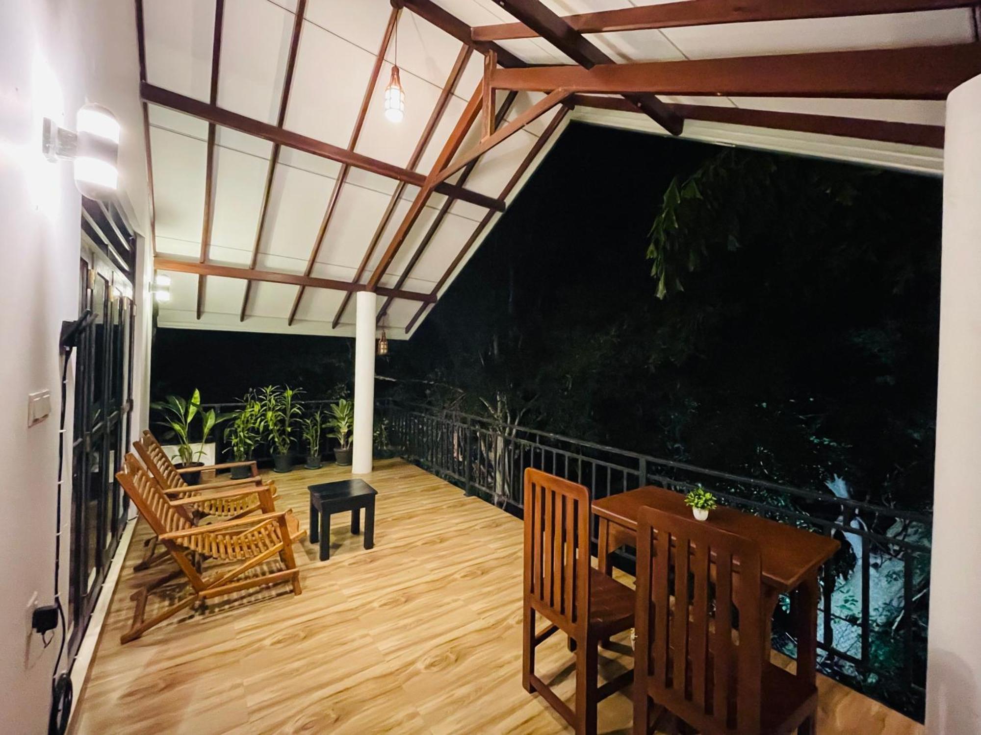 Yala Safari River View Hotel 티사마하라마 외부 사진
