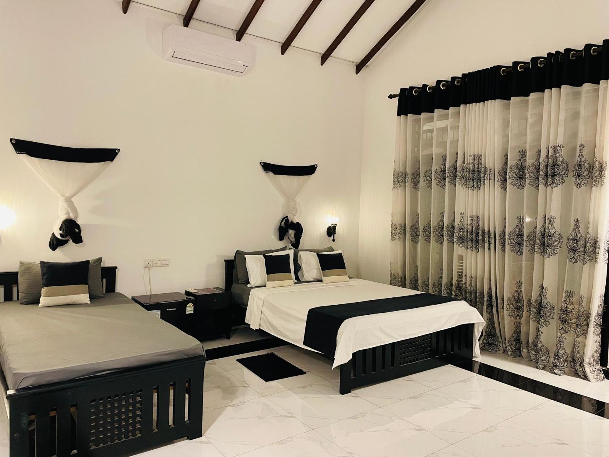 Yala Safari River View Hotel 티사마하라마 외부 사진