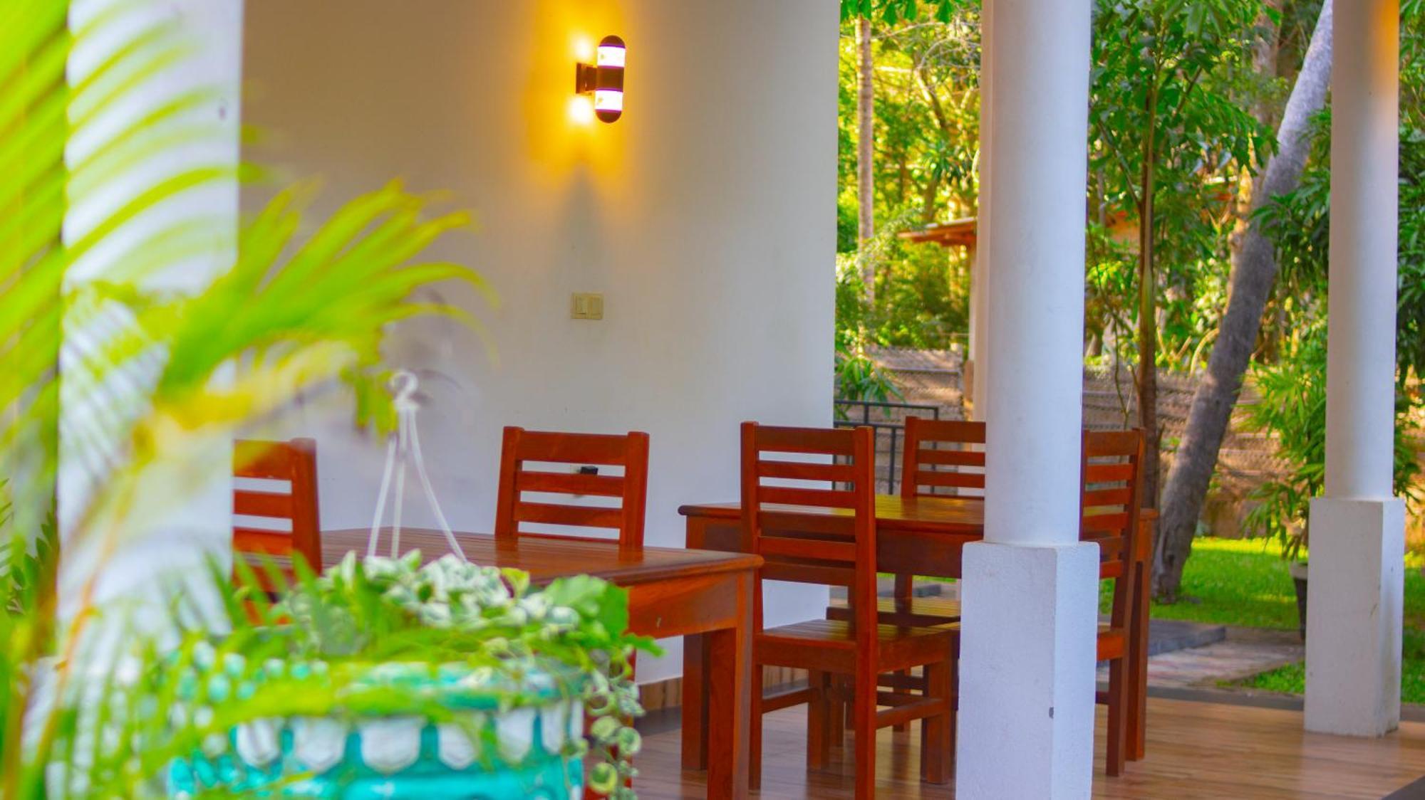 Yala Safari River View Hotel 티사마하라마 외부 사진