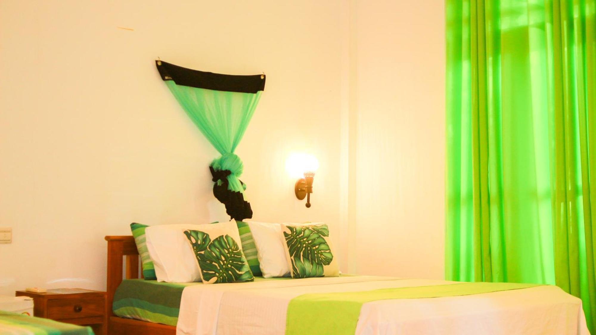 Yala Safari River View Hotel 티사마하라마 외부 사진
